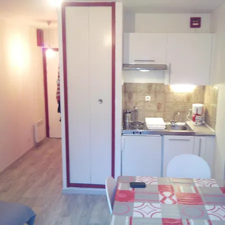 Rodez,studio, Prox Centre Ville,2pers, Libre Jillet-aout アパート ロデーズ
